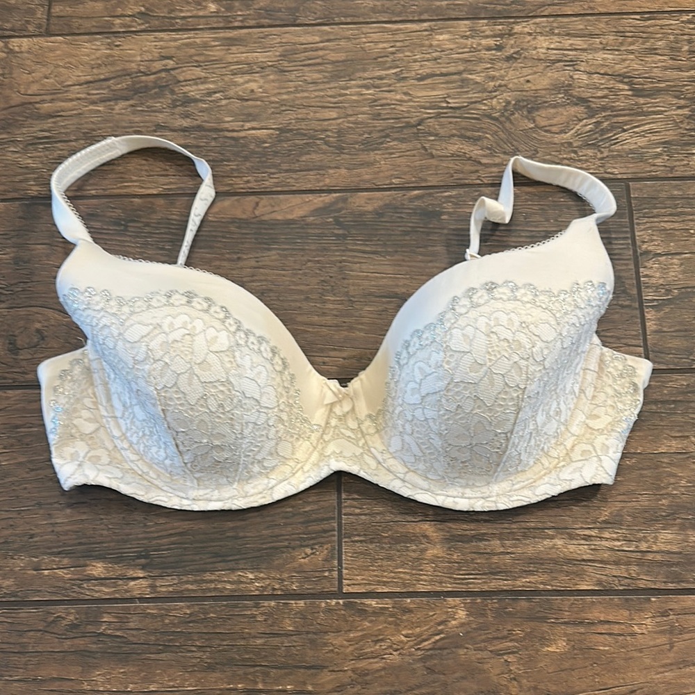 Elegant Cream Lace Underwire Bra
